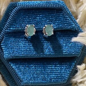 NWT Natural Emerald 5X3mm Cute Small Stud Earrings
